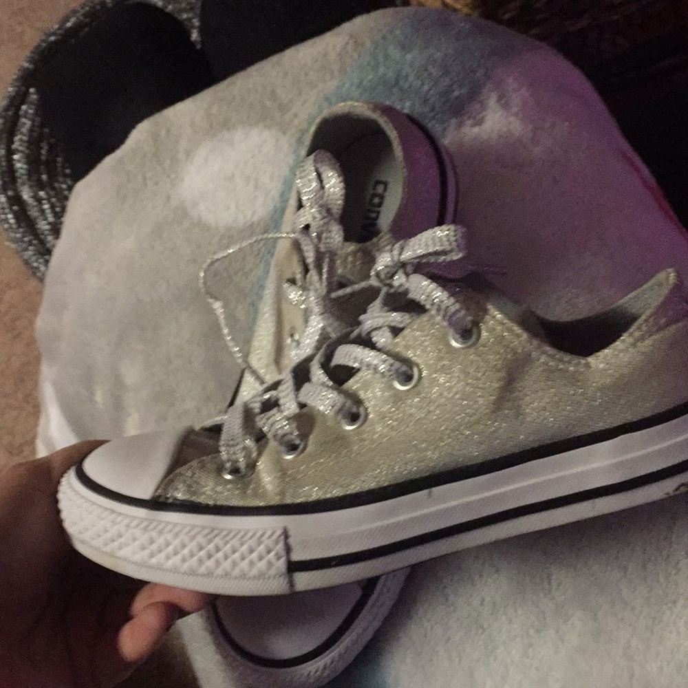 Girls converse - Picture 2 of 3
